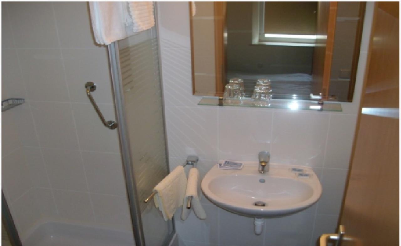 Hotel Zum Waldstein ไวเซินชตัดท์ ภายนอก รูปภาพ